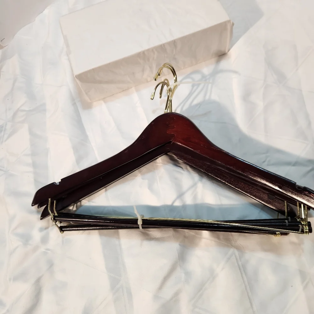 QUALITY HANGER NEW WITH CLIP CHERRY COLOR GOLD CLIP 12 For $25 Sz 17.5